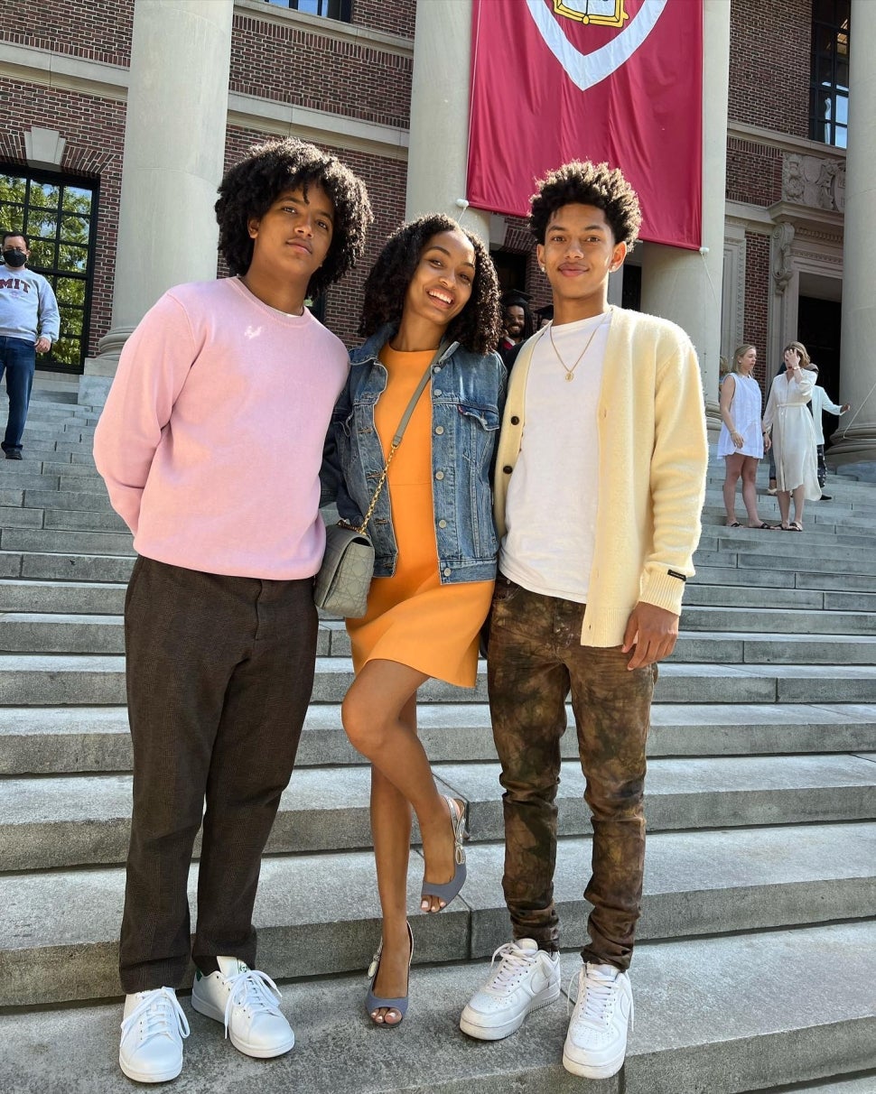 Yara Shahidi Graduates From Harvard University | Entertainment Tonight