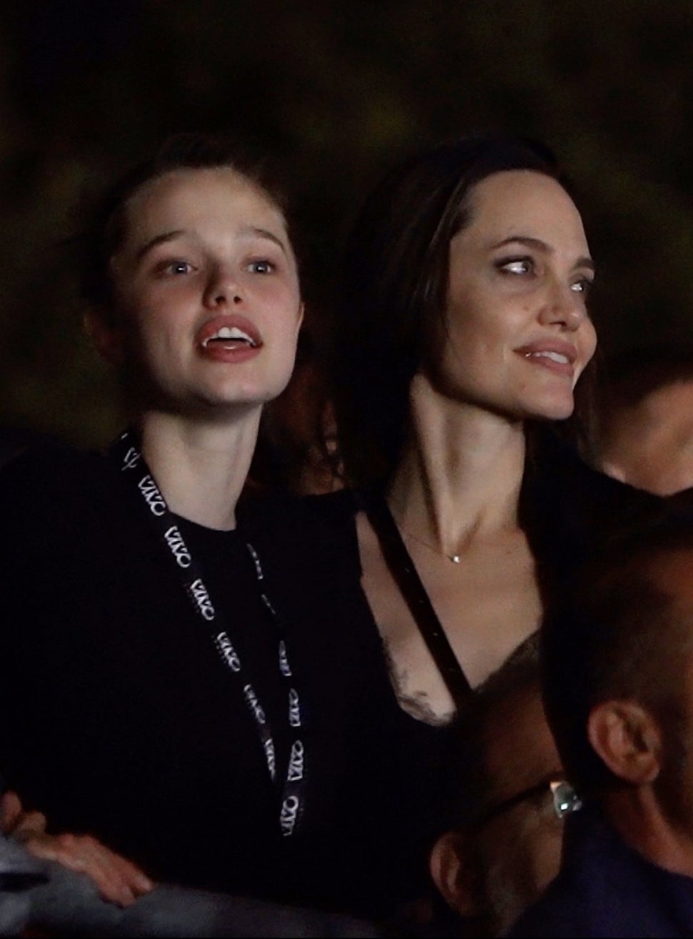 Angelina Jolie Takes Lookalike Daughter Shiloh To Måneskin Concert In ...