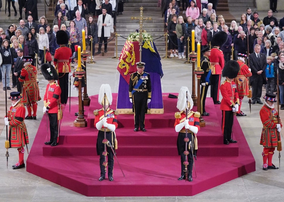 King Charles III and Siblings Stand Vigil With Queen Elizabeth II's ...