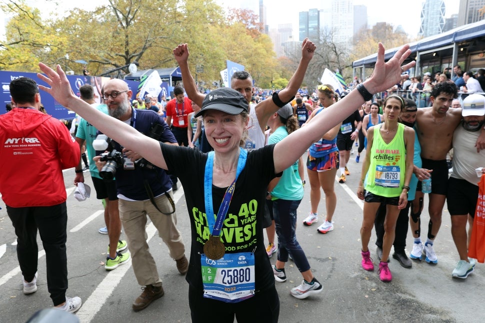 Ashton Kutcher, Chelsea Clinton and More Celebs Run the NYC Marathon ...