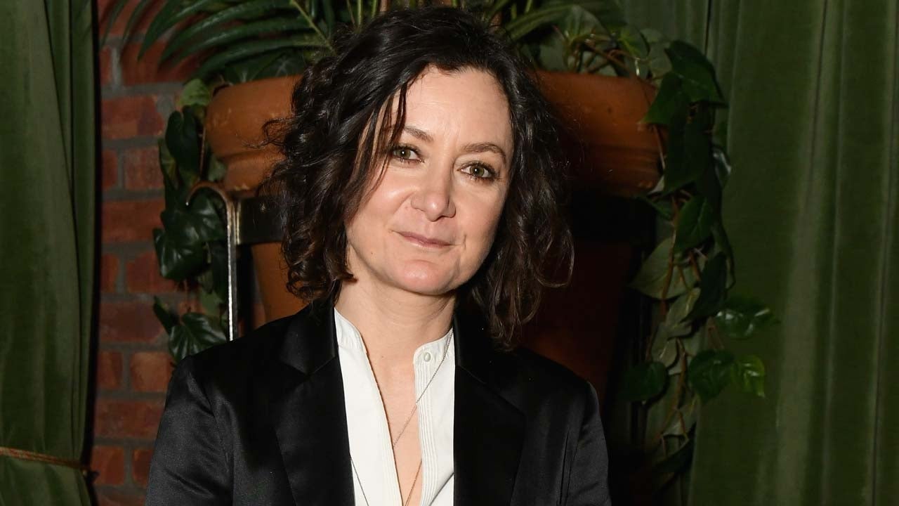 Sara Gilbert Photographed Without Her Wedding Ring After Separation From  Wife Linda Perry | Entertainment Tonight