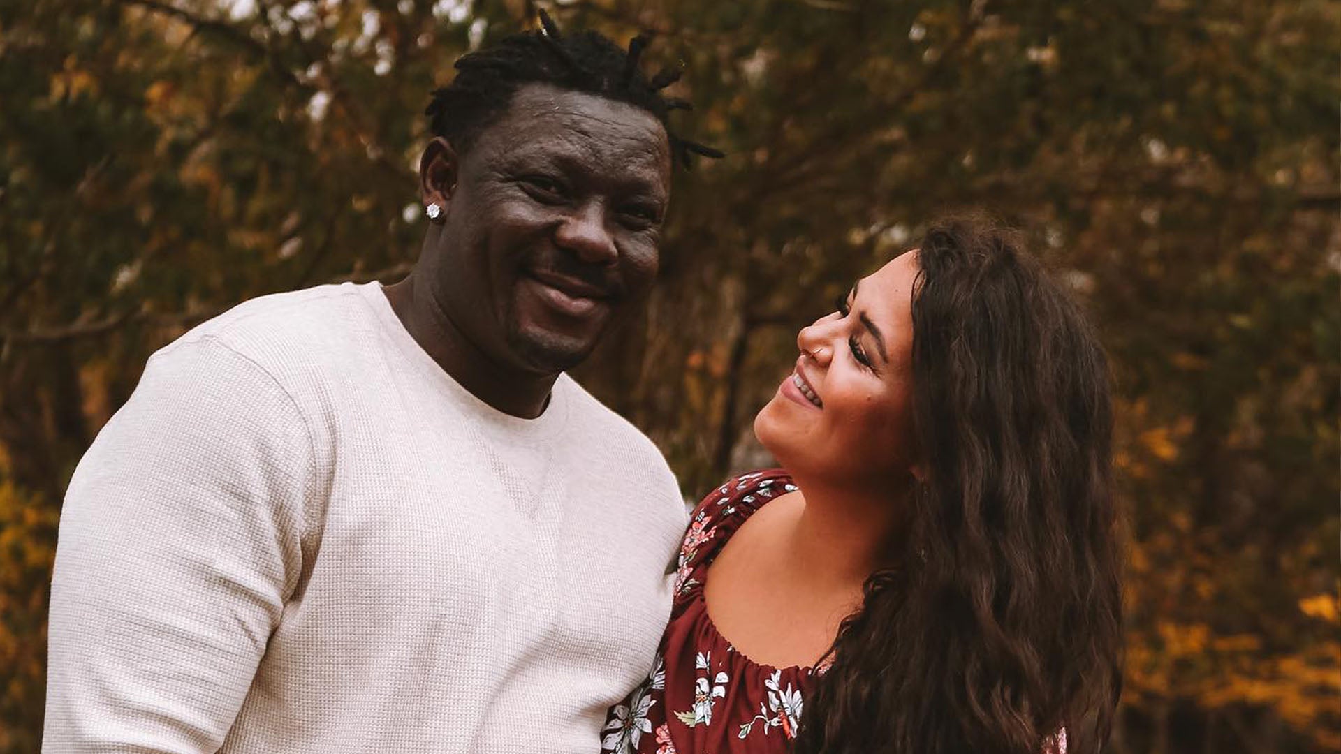 90 Day Fiancé' Recap: Kobe Defends Emily and Disinvites His Friends To Their Wedding | Entertainment Tonight