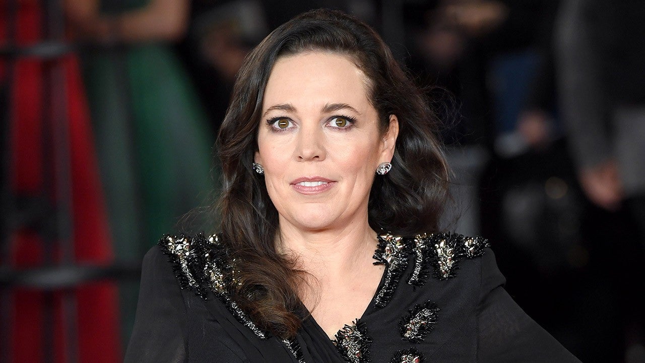 Olivia Colman Will Replace Claire Foy on 'The Crown' - Who Plays Queen  Elizabeth II on 'The Crown'?