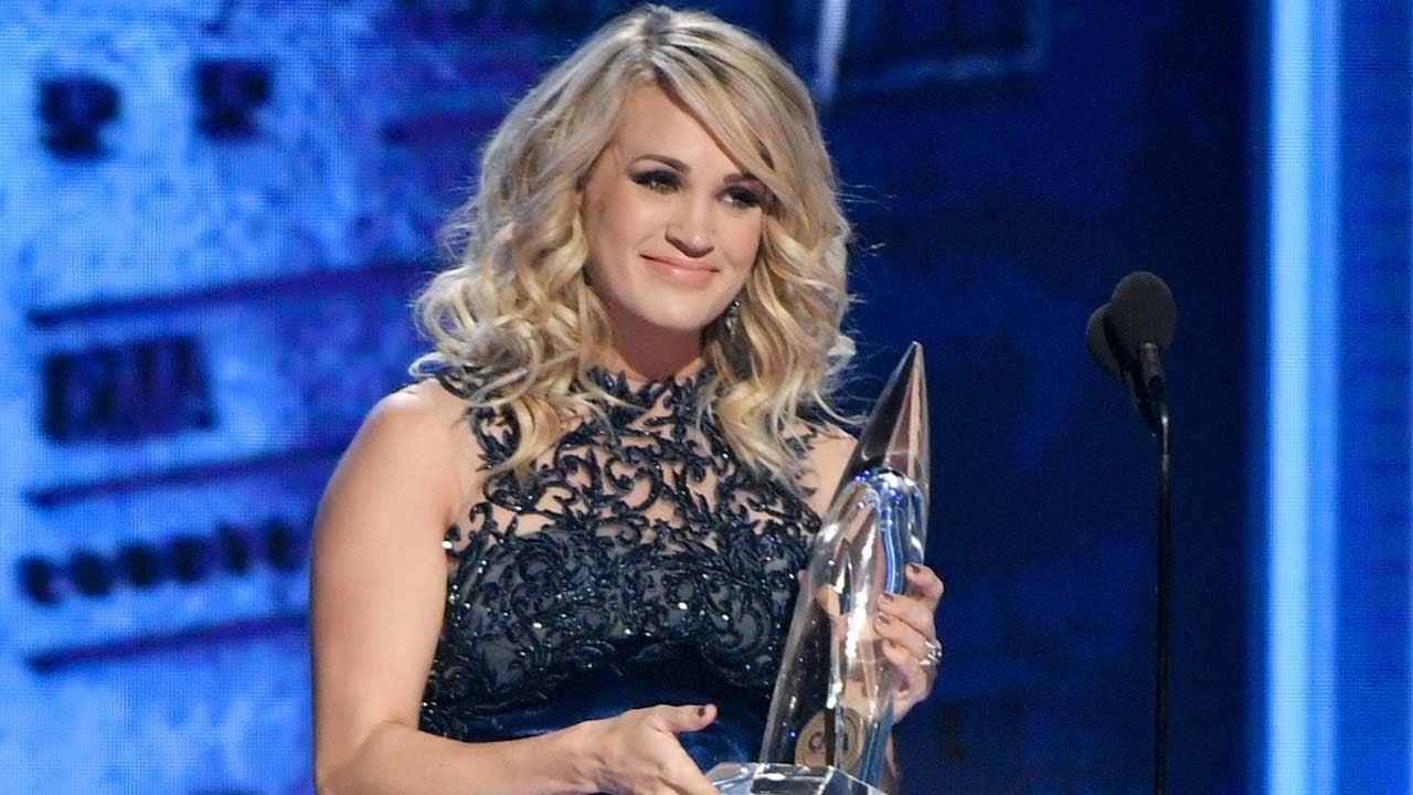 Carrie Underwood Cries Pretty After Winning 5th Female Vocalist of the Year  Trophy at 2018 CMA Awards