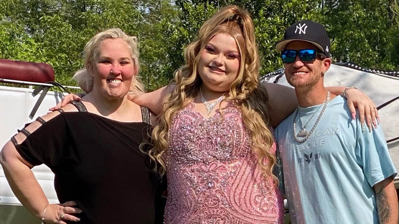 Alana ‘honey Boo Boo Thompson Poses For Prom Pics With Mama June And Boyfriend Bensonradio 2913