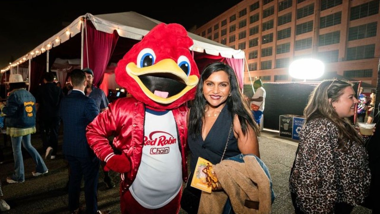 New Photo - Mindy Kaling, Chrissy Teigen and More Celebrities Attend ChainFest in Los Angeles