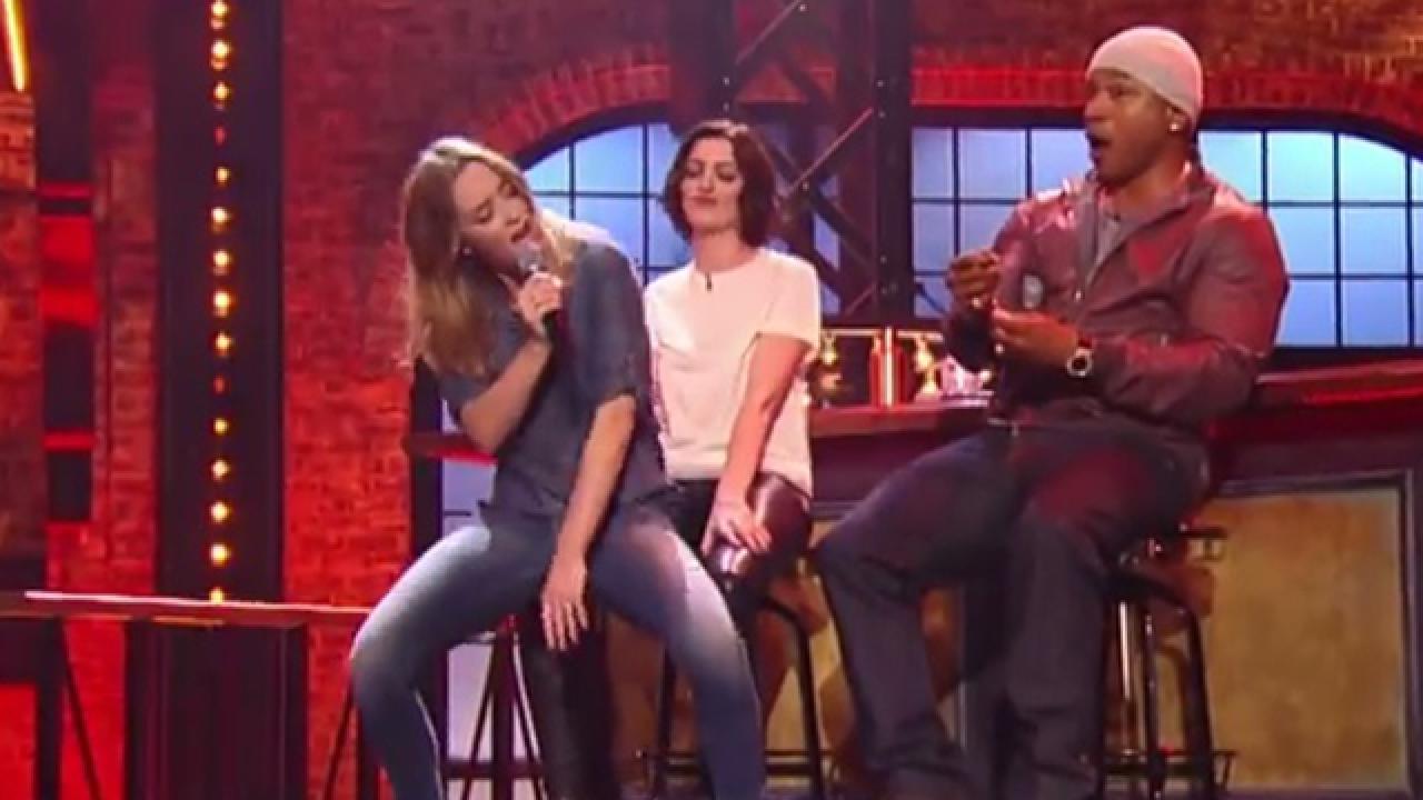 Watch Emily Blunt Give Anne Hathaway A Lap Dance During Epic Lip Sync Battle Entertainment 