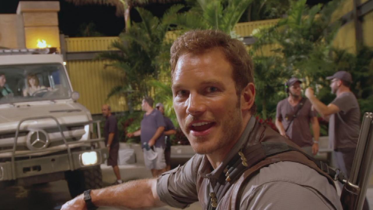 A Day As Chris Pratt Watch His Hilarious Behind The Scenes Jurassic World Video Diary 