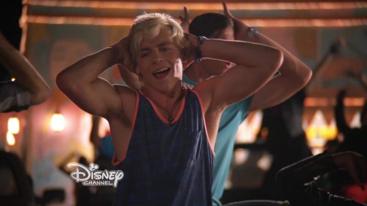 Teen Beach 2' Doesn't Tinker With Disney Channel Formula