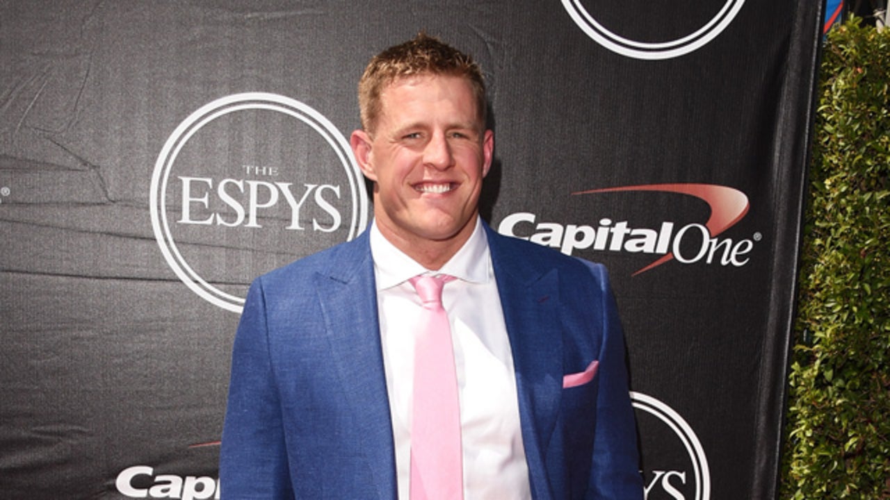 Woman Makes Awesome J.J. Watt Halloween Costume