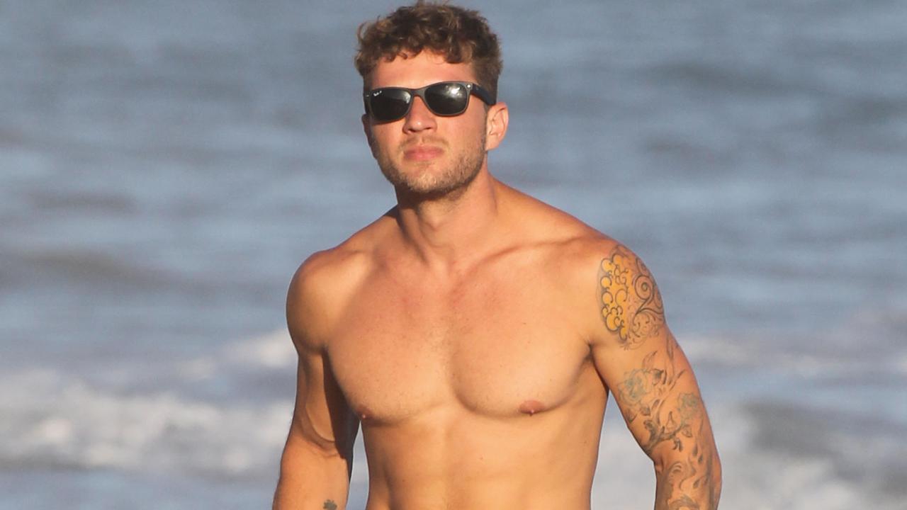 No Dad Bod Here Ryan Phillippe 40 Shows Off Incredible Abs On The