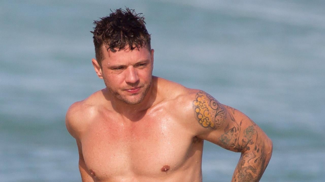 Ryan Phillippe Shows Off His Insane Non Dad Bod Wet Chiseled Abs And