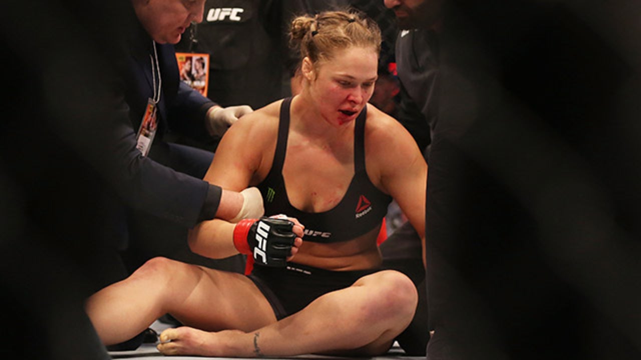 Ronda Rousey is knocked out by Holly Holm in UFC title fight - Los