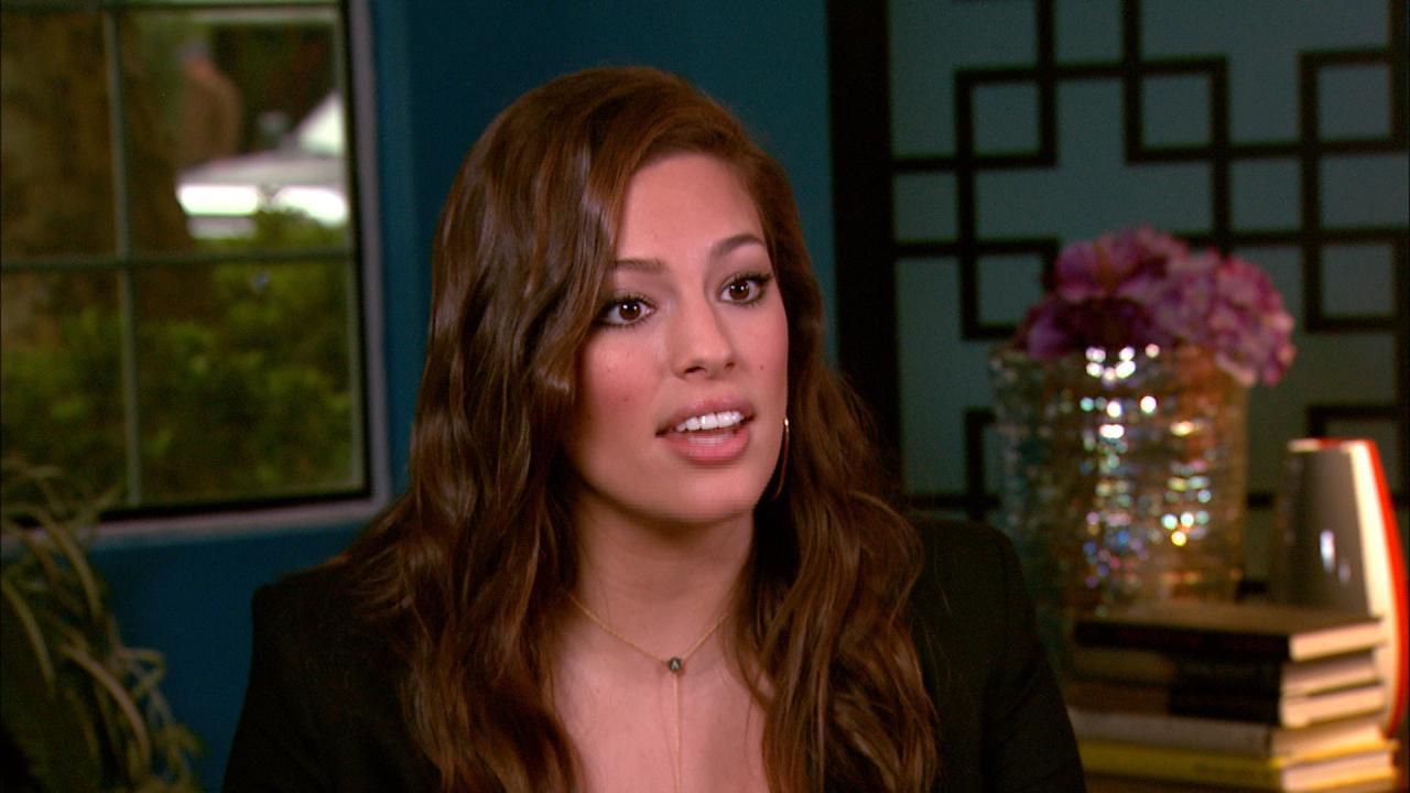 Ashley Graham Wants Women to Have the Right to Choose However They Want to  Feed Their Babies