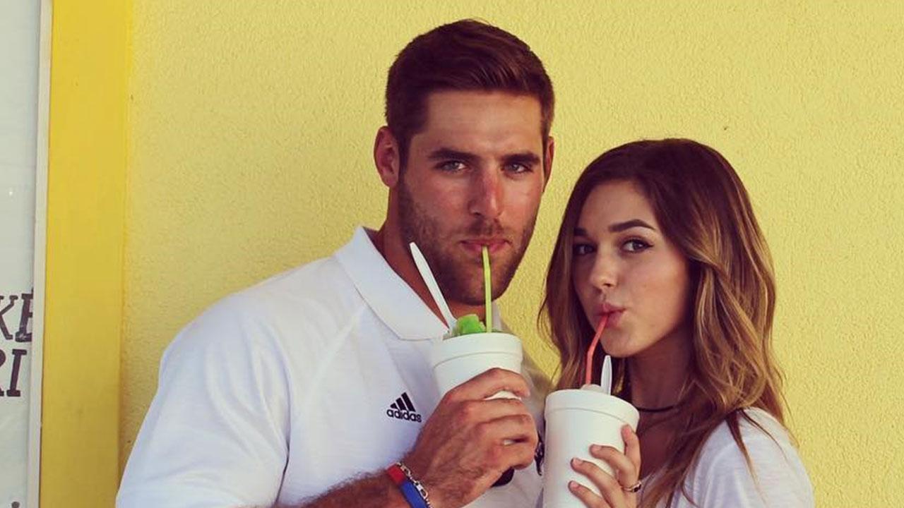 Duck Dynasty Star Sadie Robertson Splits From College Qb Trevor Knight Entertainment Tonight 8989