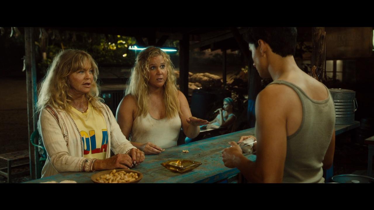 Amy Schumer And Goldie Hawn Make A Hilarious Mother Daughter Duo In First Trailer For Snatched 8713