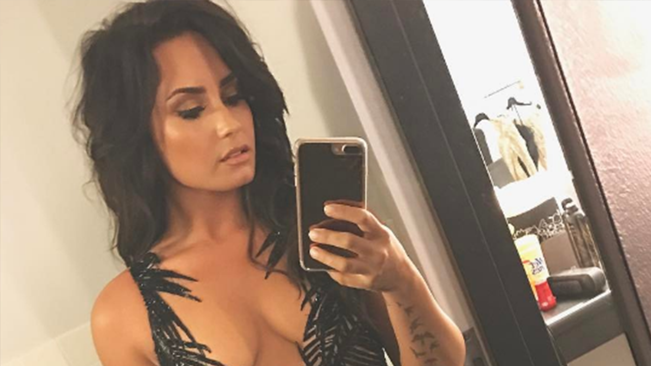 Demi Lovato Shows Off Her Incredible Body In A Skin Tight Bodysuit See The Sexy Pic 2082