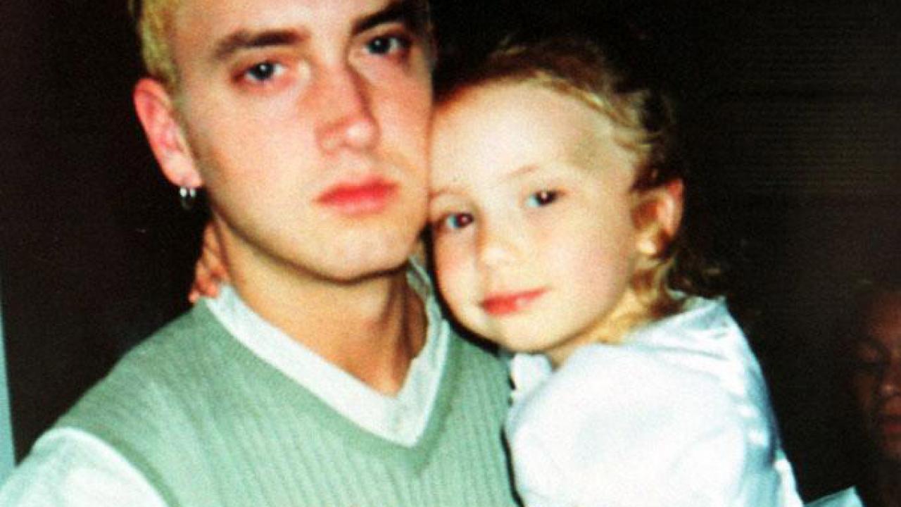 Сестра эминема. Эминем с женой. Эминем с женой и детьми. Eminem with Hailey childhood.