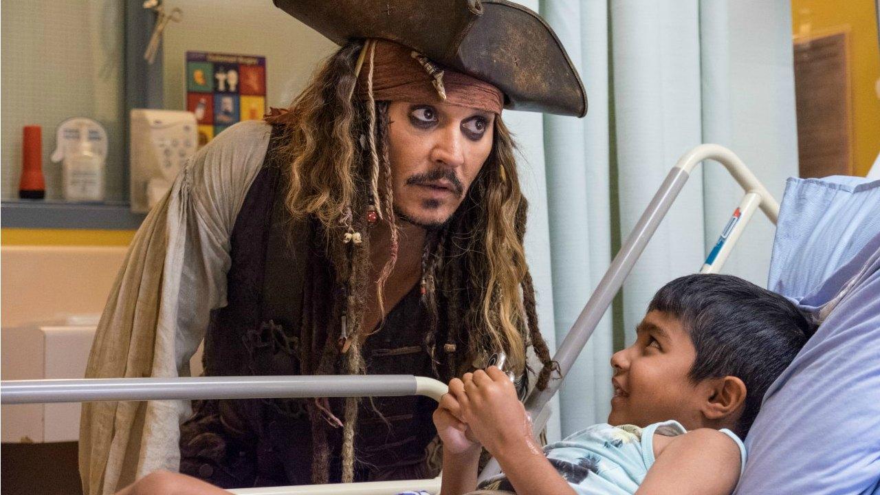 Johnny Depp Dresses Up as Captain Jack Sparrow to Visit Children's