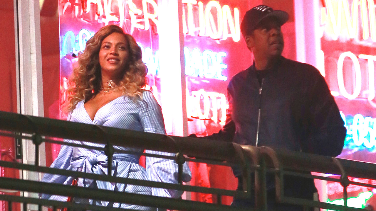 Beyonce Glows During Romantic Date Night With JAY Z In Los Angeles: Pic ...