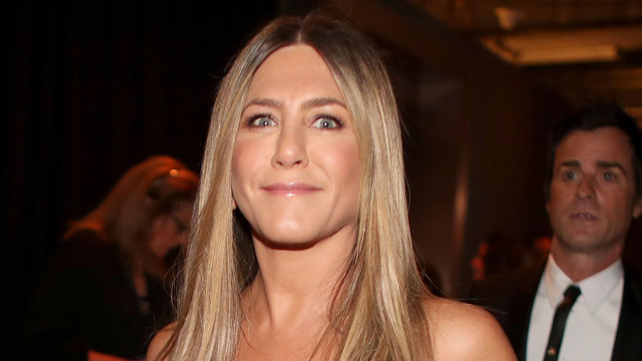 Jennifer Aniston Reacts To Everyones Obsession With Rachels Nipples 4956