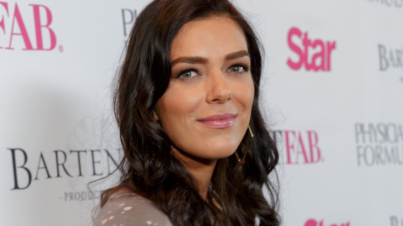 America S Next Top Model Alum Adrianne Curry Has Game Of Thrones Themed Wedding