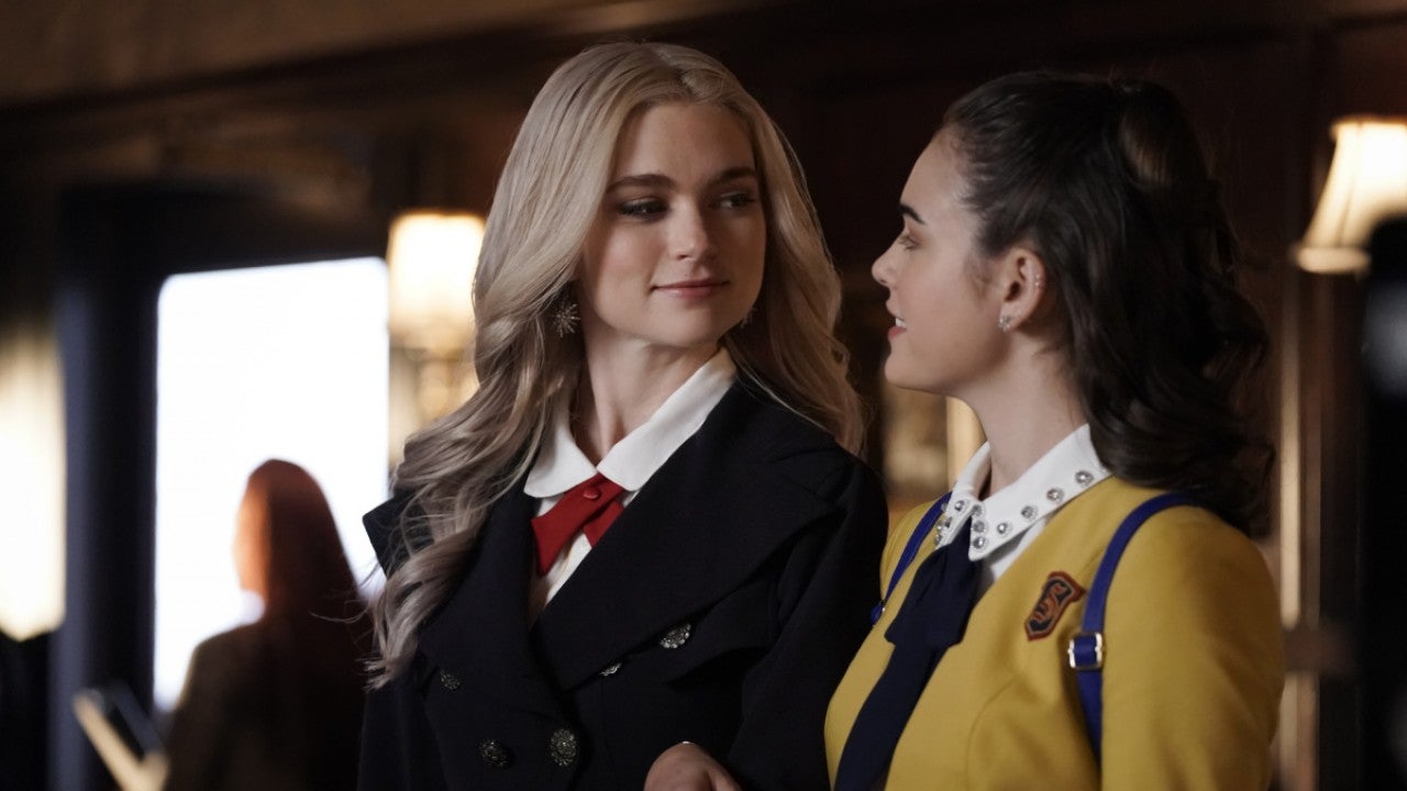 'Legacies' Star Jenny Boyd Dishes on Lizzie's Dark Side & How the Twins