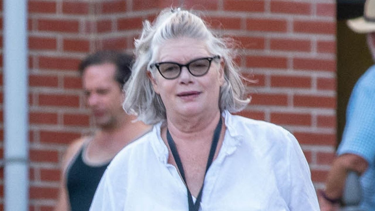 how old was kelly mcgillis when she did top gun