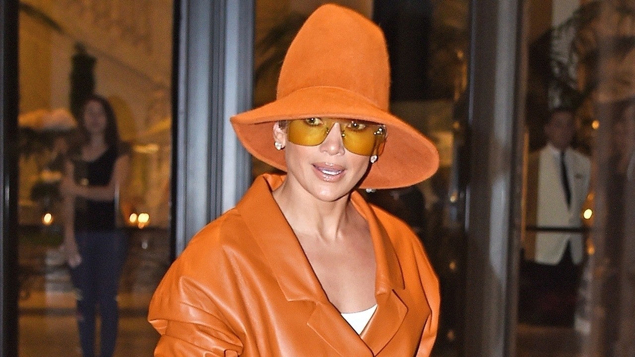 jennifer lopez floppy hat