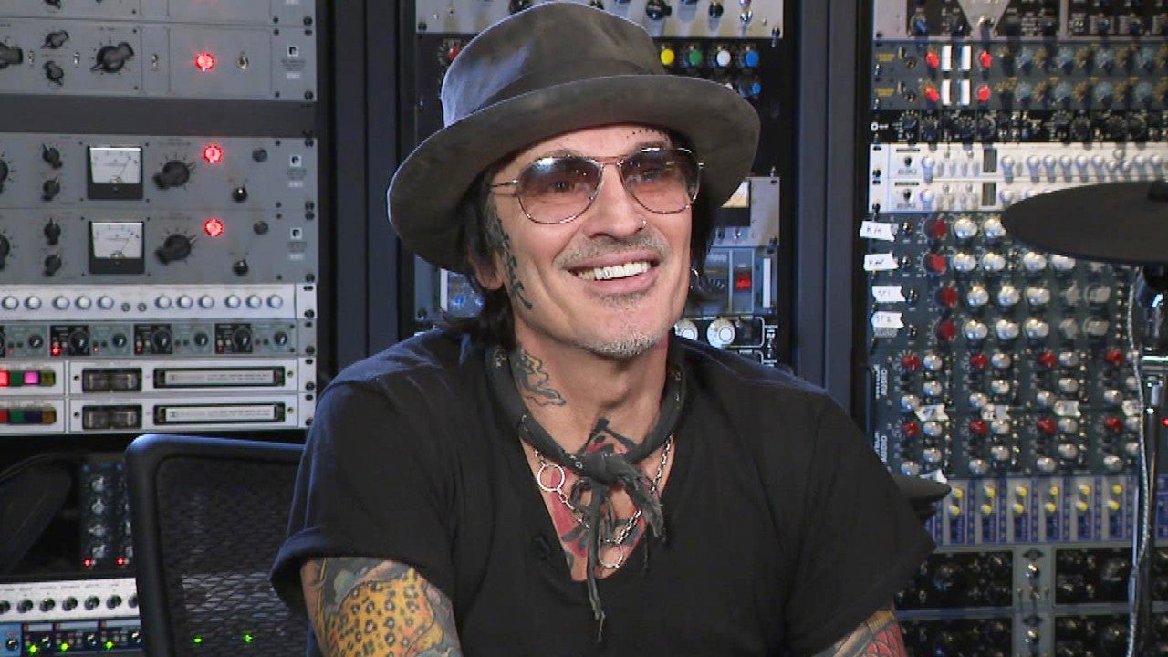 Tommy Lee Shocks Fans With Nude Full Frontal Photo Entertainment Tonight   Eto A08 Tommy Lee 101520 