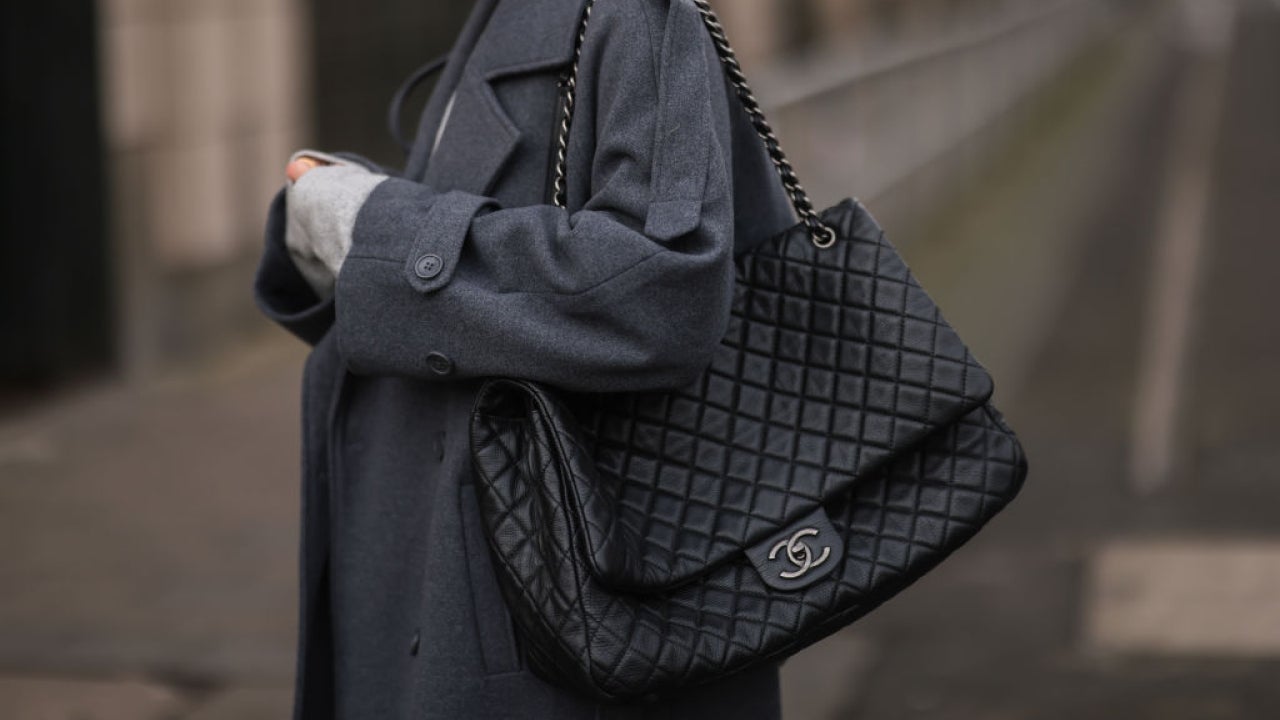 Chanel 31 large shopping bag  Shiny crumpled calfskin  goldtone metal  black  Fashion  CHANEL