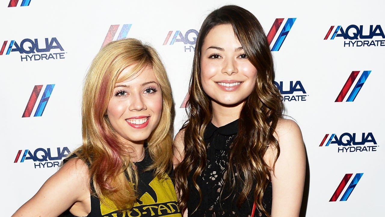 Miranda Cosgrove Porn Handjob - Jennette McCurdy Opens Up About Friendship With Miranda Cosgrove and Why  She's Not in the 'iCarly' Reboot | Entertainment Tonight