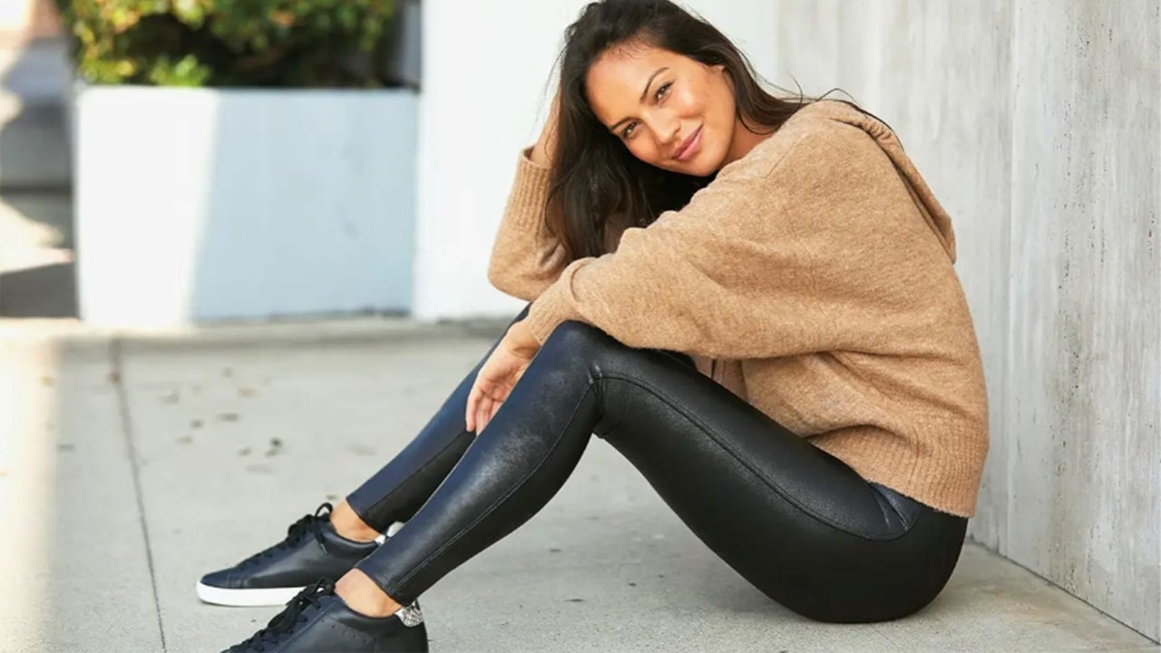 The Best Faux Leather Leggings #OOTD - The Travelin' Gal