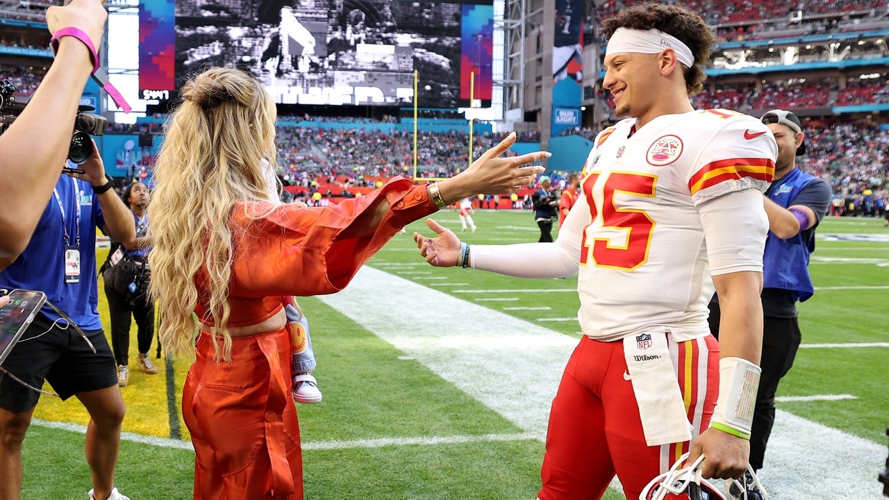 Patrick Mahomes Kisses Wife Brittany and Daughter Sterling Skye Ahead ...