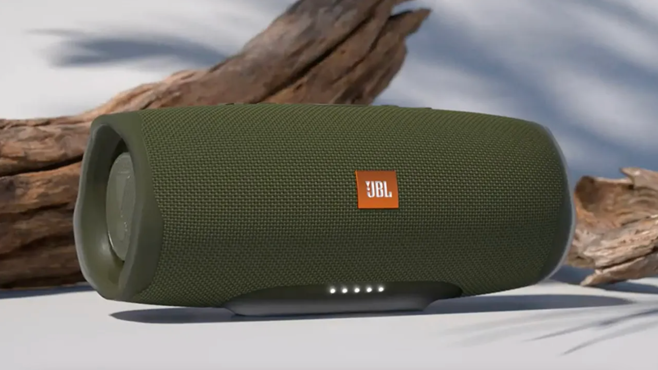 Geit Voor u Hoofdstraat The JBL Charge 4 Bluetooth Speaker Is On Sale at Amazon Right Now for Your  Spring Travel | Entertainment Tonight