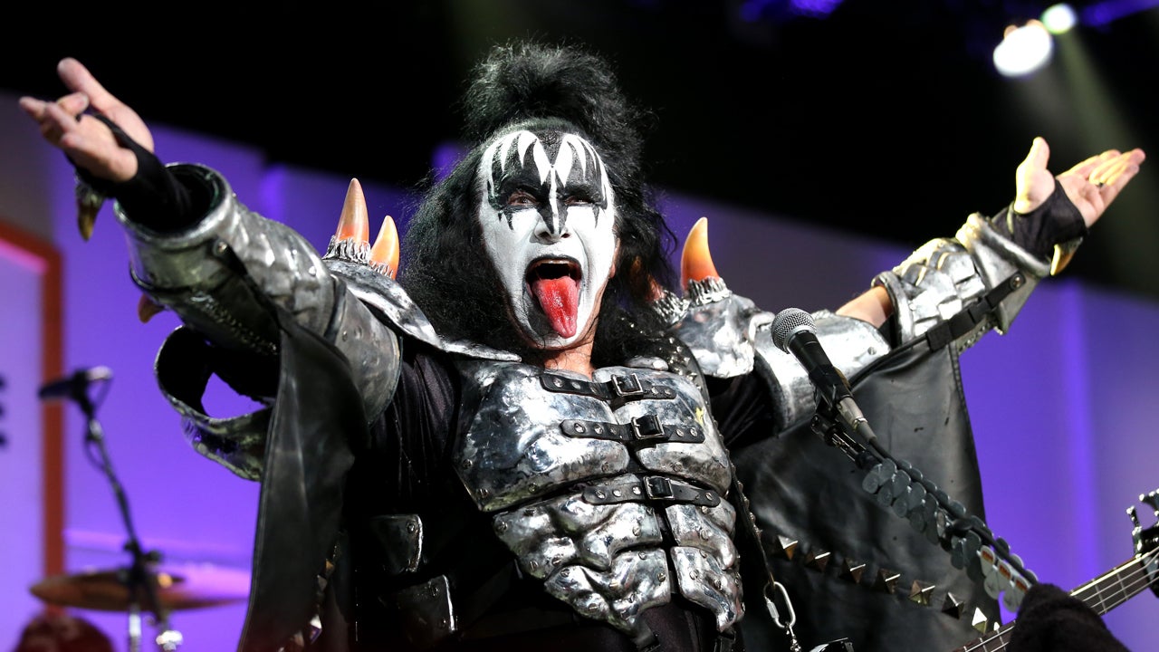 Gene Simmons Forced to Perform Sitting Down After Falling Ill During ...