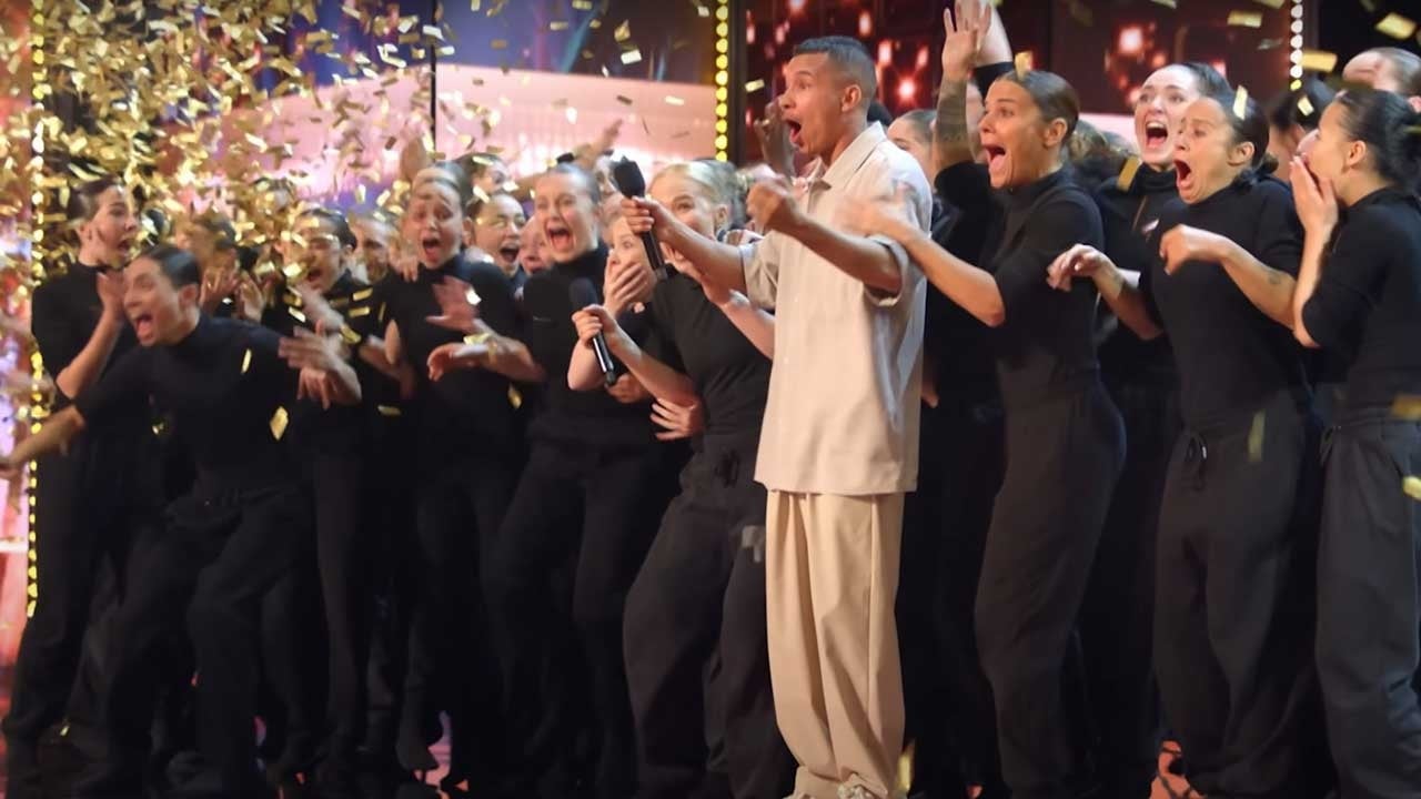 'America's Got Talent' 'Mesmerized' Howie Mandel Slams Golden Buzzer