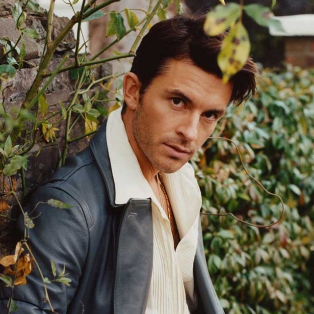 WATCH: “Bridgerton” star Jonathan Bailey shares with Bazaar UK