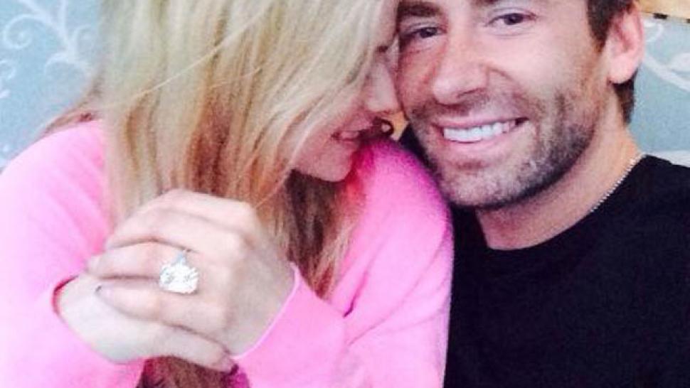 Chad Kroeger Buys Avril Lavigne The Biggest Diamond Ring In The History