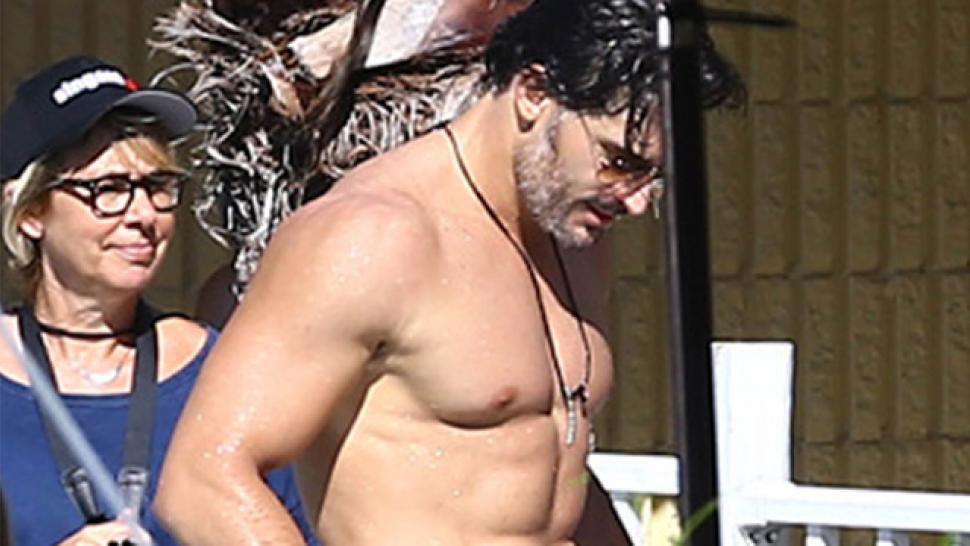 Joe Manganiello Shows Off Amazing Six Pack On Magic Mike Xxl Set Entertainment Tonight 4648