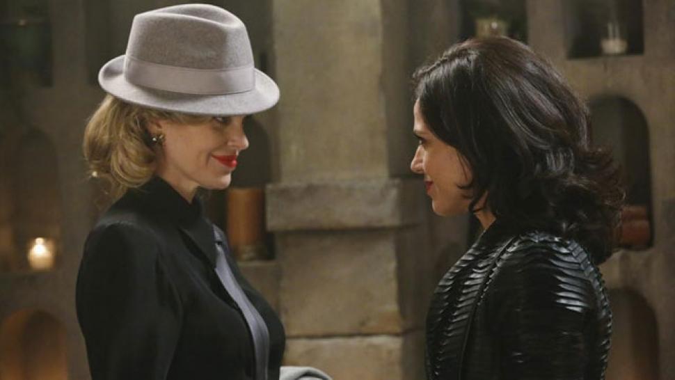 Once Upon A Time Scoop On Regina S Next Move Hook S Ursula