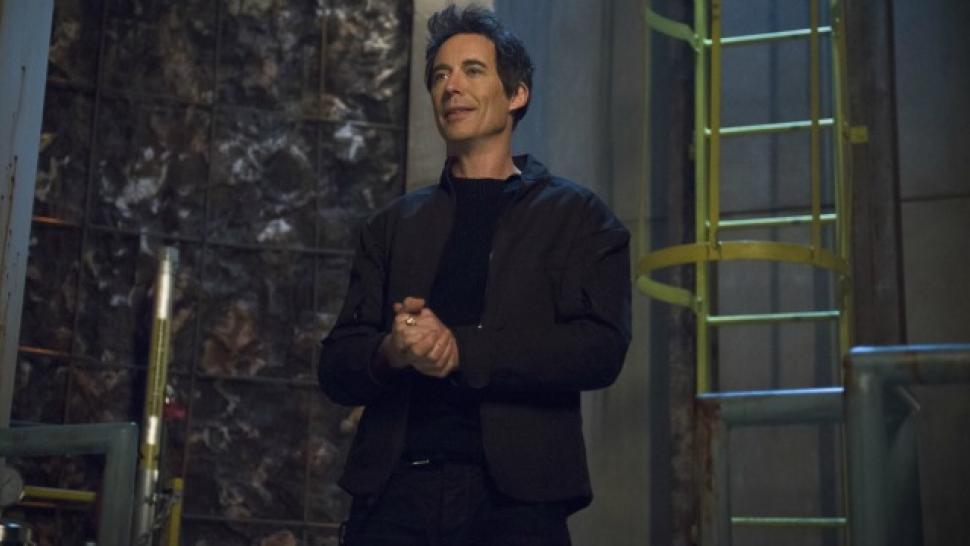 'The Flash' Cast Dishes on Harrison Wells' Return: 'He's a Dick' (and ...