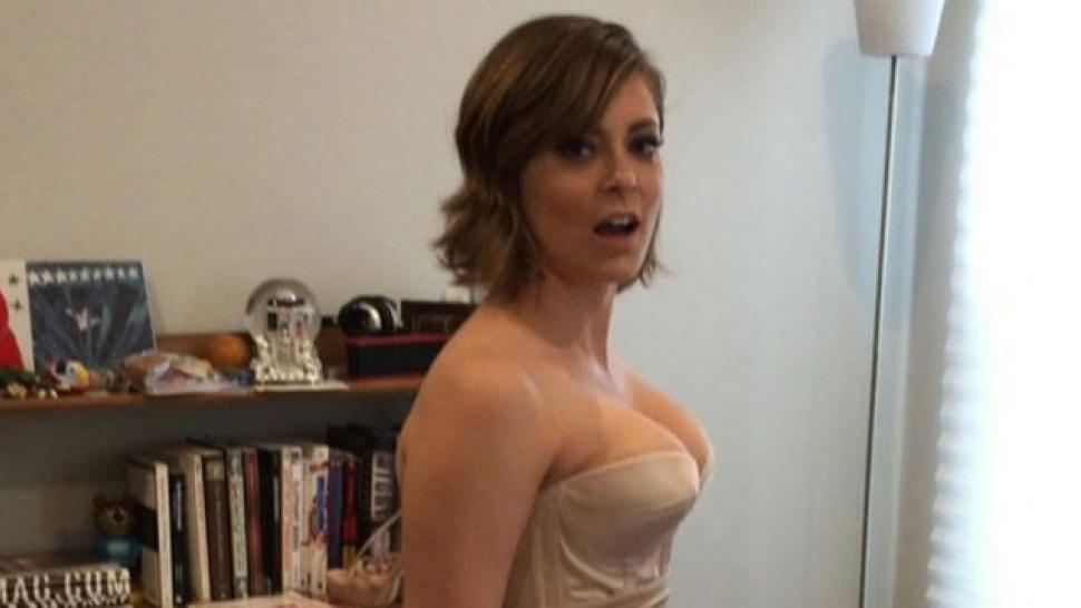 Crazy Ex-Girlfriend Star Rachel Bloom Sings Sexy Golden Globey Song in Only Her Spanx Entertainment Tonight