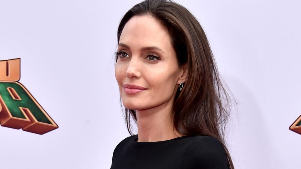 Angelina Jolie Says She Didn T Envision Herself As A Mother I Never Wanted To Have A Baby Entertainment Tonight