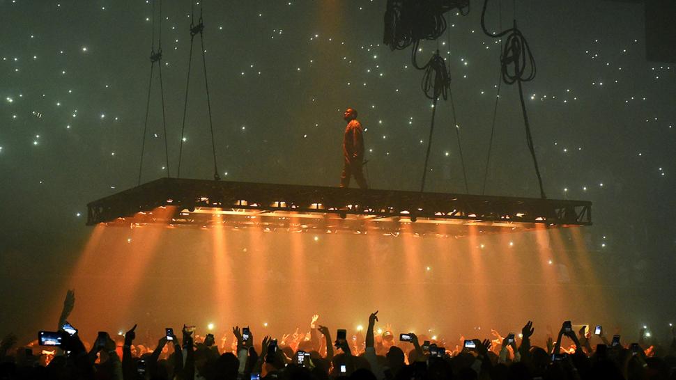 Kanye West Ends Concert Early After Losing His Voice, Apologizes to