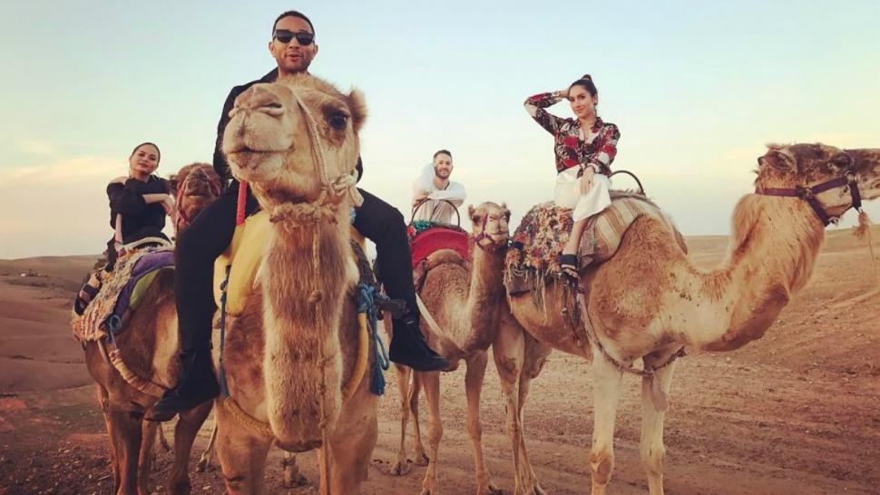 Ervaren persoon draai Karu Camels and Cuties -- John Legend and Chrissy Teigen Share More Moroccan  Family Vacation Photos! | Entertainment Tonight