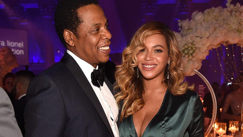 Beyonce Stuns at First Red Carpet Event Post-Twins, Poses With Rihanna ...