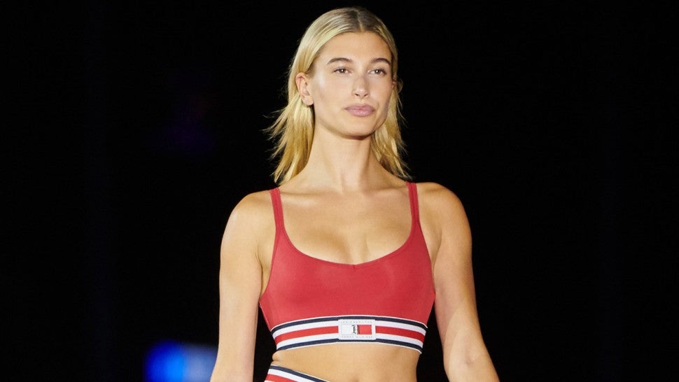 elite Raffinere Databasen Hailey Baldwin Opens Tommy Hilfiger Fashion Show in Shanghai in a Sporty Red  Hot Ensemble | Entertainment Tonight