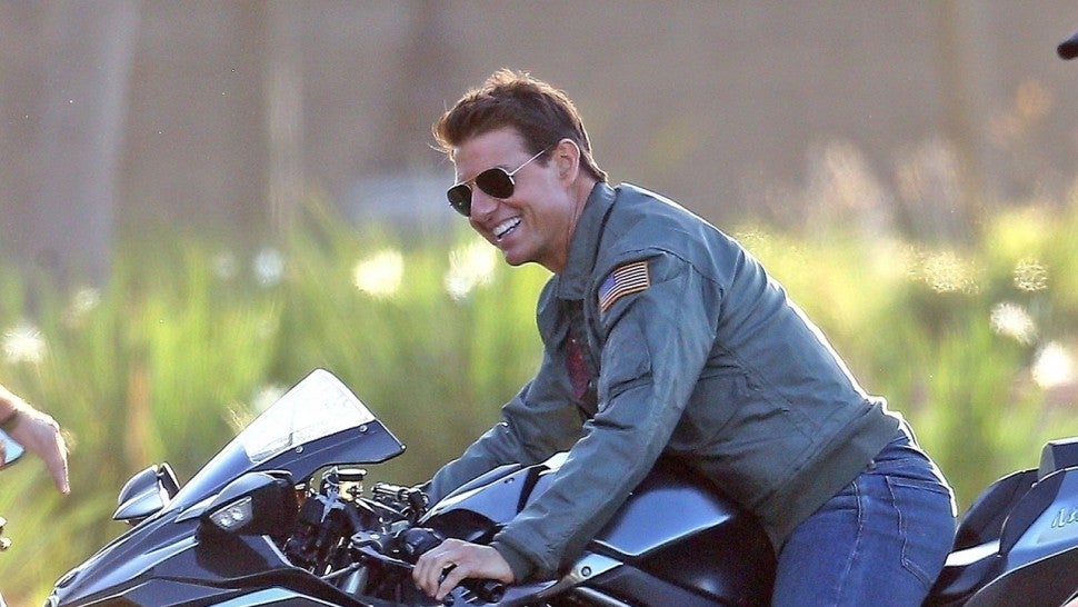 Integratie dreigen handboeien Tom Cruise Feels the Need for Speed on Set of 'Top Gun' Sequel -- See the  Pic! | Entertainment Tonight