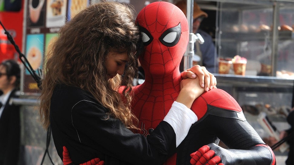 Tom Holland Wraps Filming on \u002639;SpiderMan: Far From Home,\u002639; Shares First Photos of New Spidey Suit 